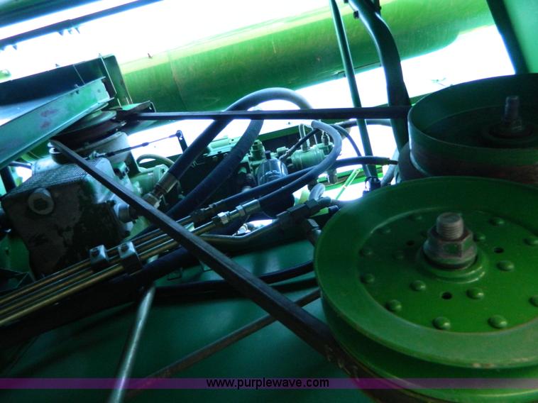 image for item G7759 1992 John Deere 9600 combine