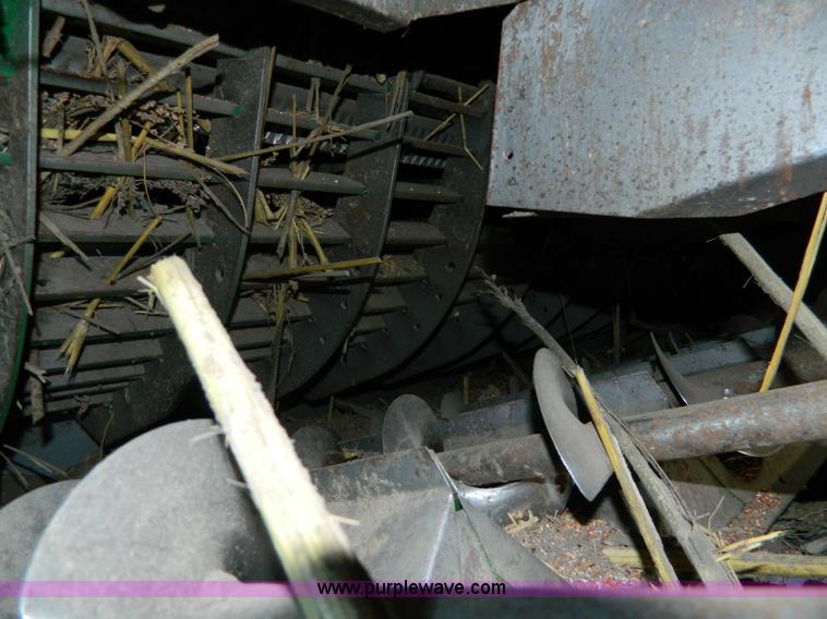 image for item G7759 1992 John Deere 9600 combine