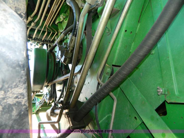 image for item G7759 1992 John Deere 9600 combine