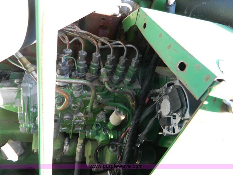 image for item G7759 1992 John Deere 9600 combine