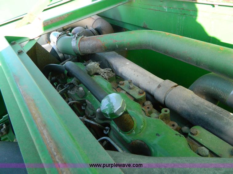 image for item G7759 1992 John Deere 9600 combine