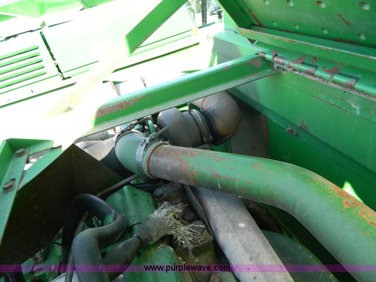 image for item G7759 1992 John Deere 9600 combine
