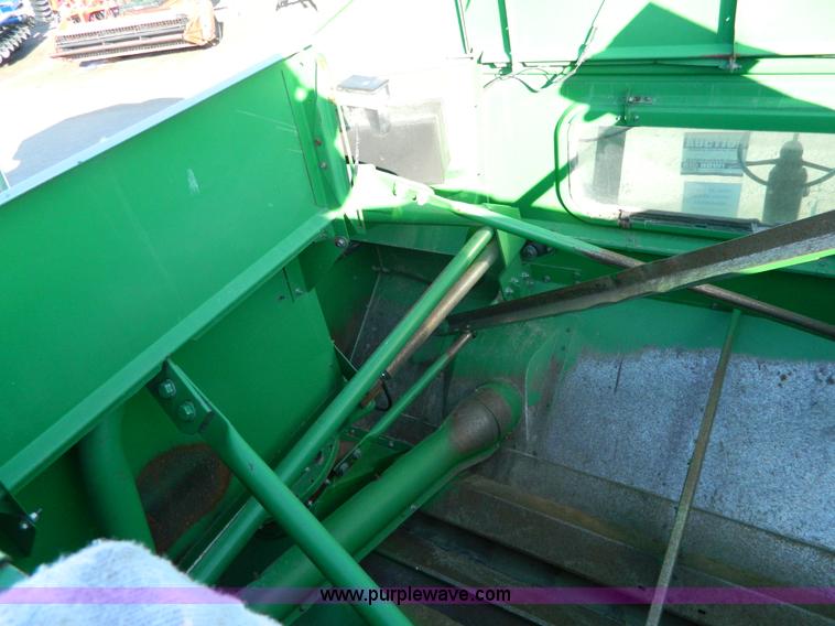 image for item G7759 1992 John Deere 9600 combine