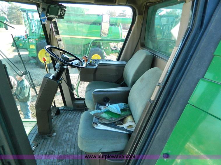 image for item G7759 1992 John Deere 9600 combine