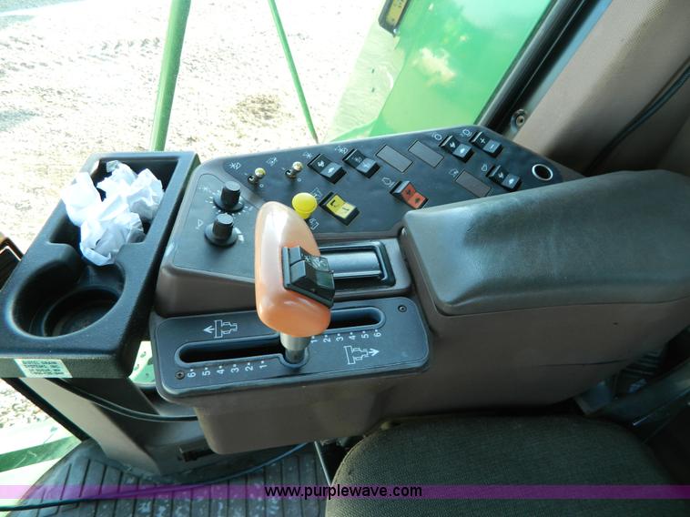 image for item G7759 1992 John Deere 9600 combine