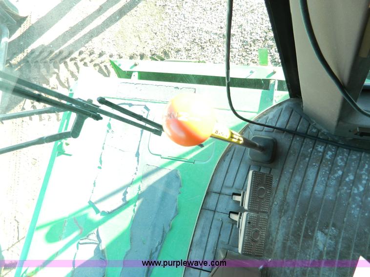 image for item G7759 1992 John Deere 9600 combine