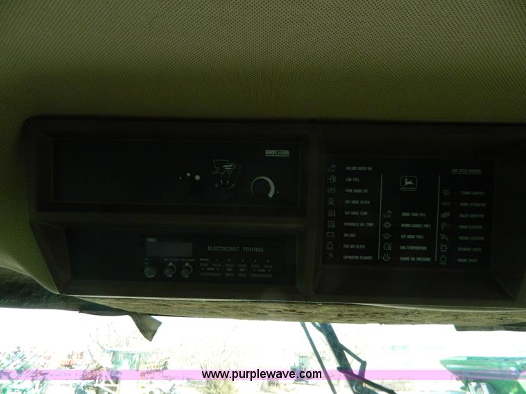 image for item G7759 1992 John Deere 9600 combine