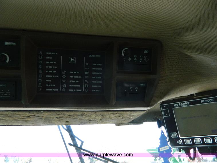 image for item G7759 1992 John Deere 9600 combine