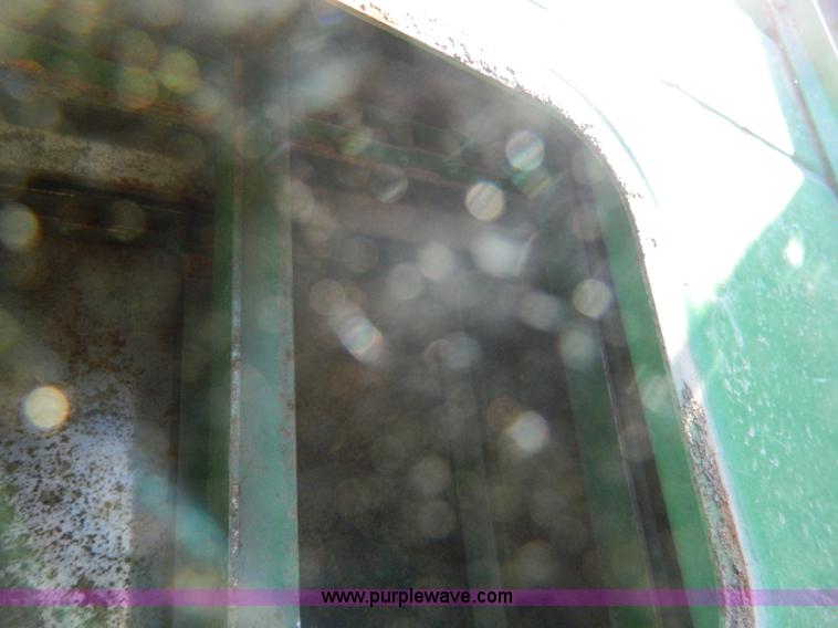 image for item G7759 1992 John Deere 9600 combine