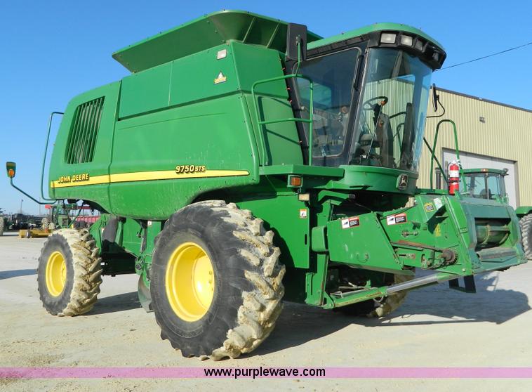 image for item G7762 2001 John Deere 9750 STS combine