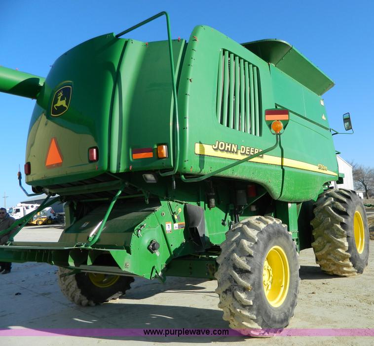 image for item G7762 2001 John Deere 9750 STS combine