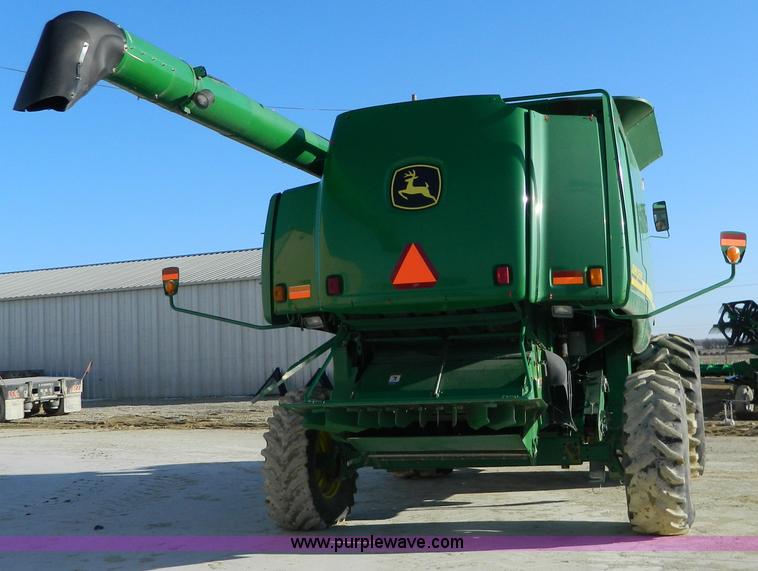 image for item G7762 2001 John Deere 9750 STS combine