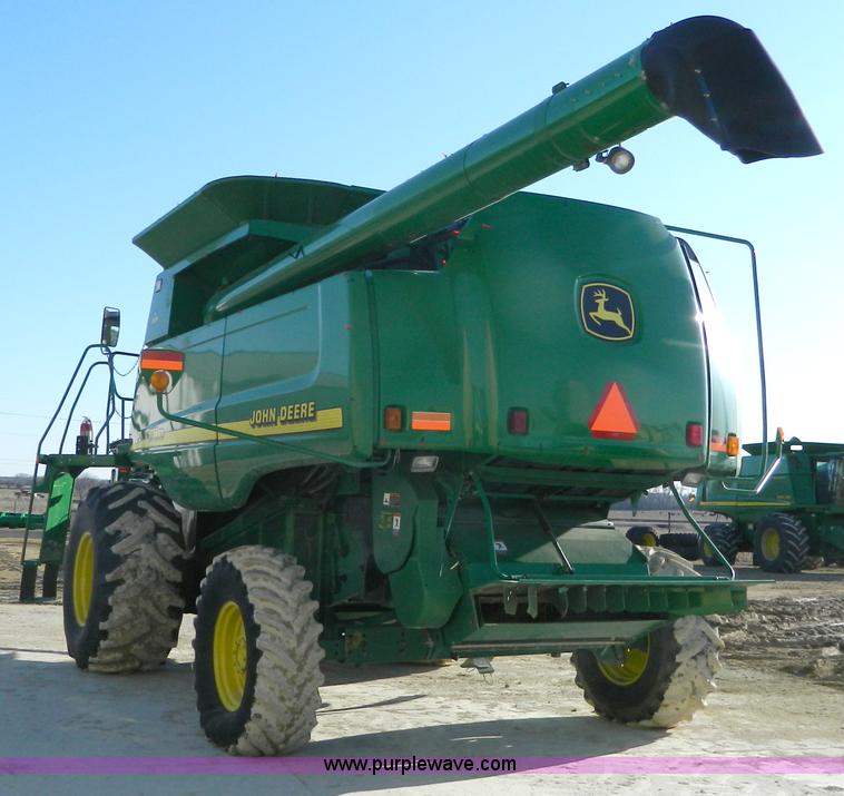 image for item G7762 2001 John Deere 9750 STS combine