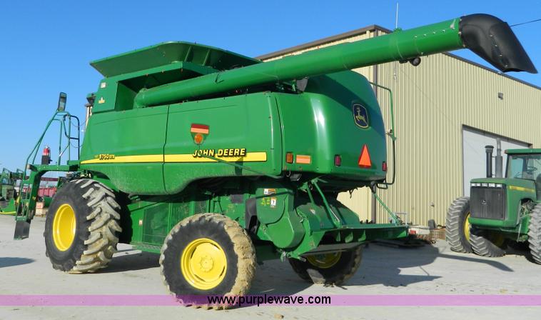 image for item G7762 2001 John Deere 9750 STS combine