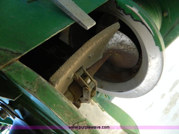 image for item G7762 2001 John Deere 9750 STS combine