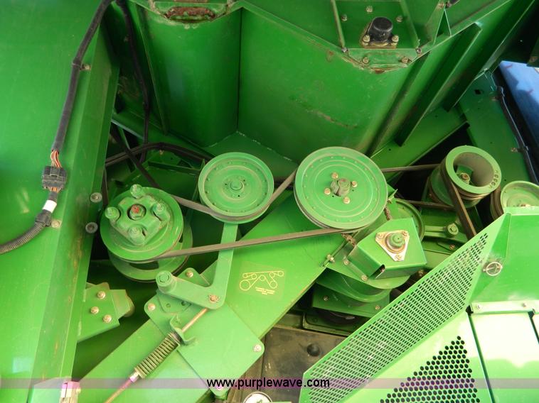 image for item G7762 2001 John Deere 9750 STS combine