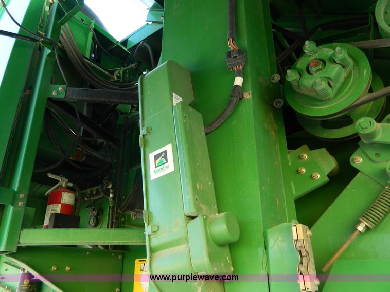 image for item G7762 2001 John Deere 9750 STS combine