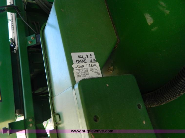 image for item G7762 2001 John Deere 9750 STS combine