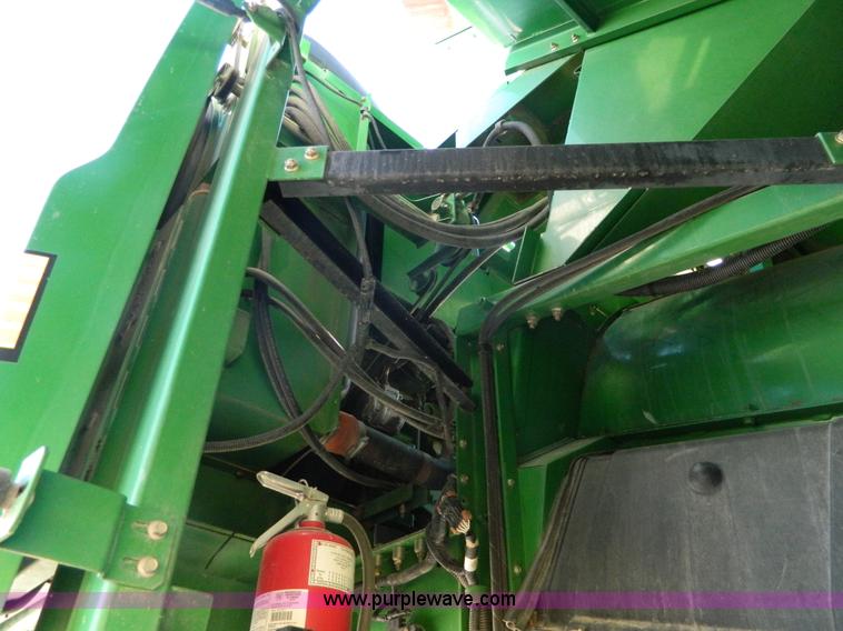 image for item G7762 2001 John Deere 9750 STS combine