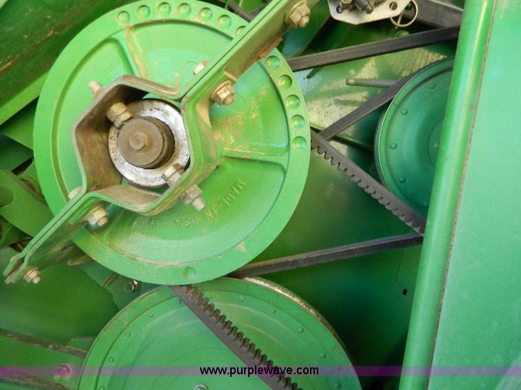 image for item G7762 2001 John Deere 9750 STS combine