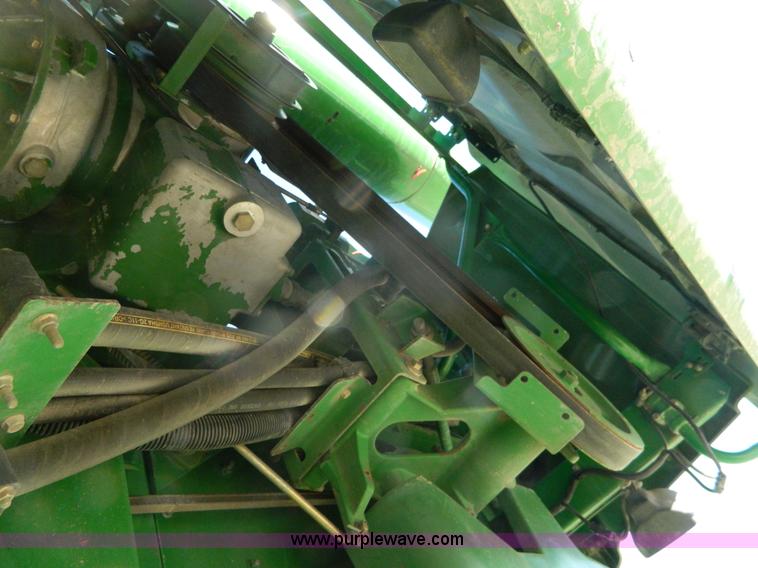 image for item G7762 2001 John Deere 9750 STS combine