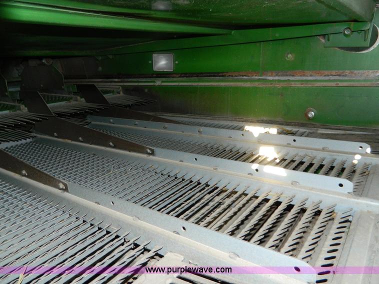 image for item G7762 2001 John Deere 9750 STS combine