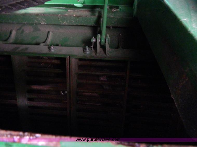 image for item G7762 2001 John Deere 9750 STS combine