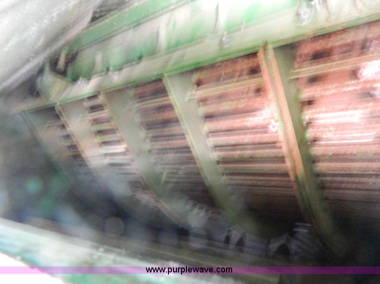 image for item G7762 2001 John Deere 9750 STS combine