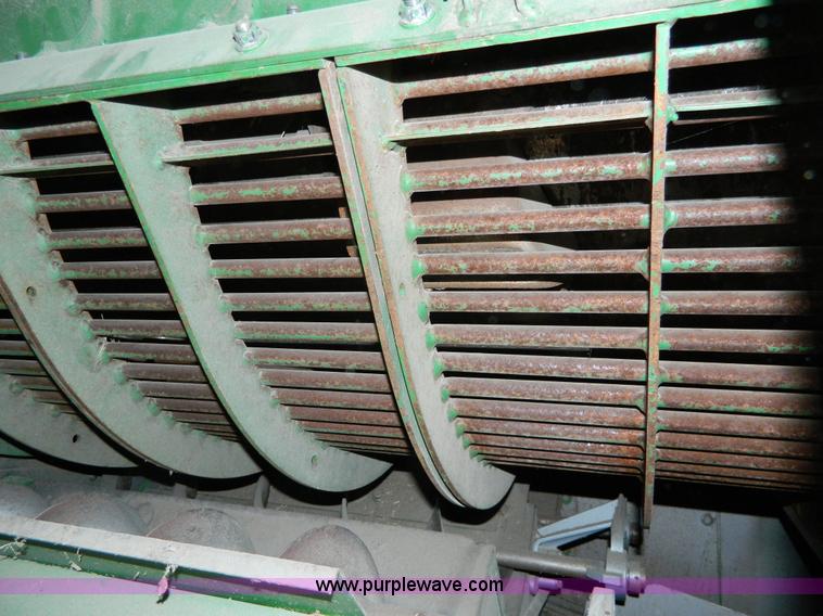 image for item G7762 2001 John Deere 9750 STS combine