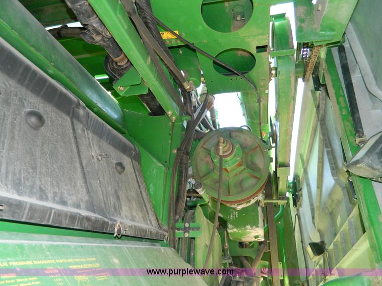 image for item G7762 2001 John Deere 9750 STS combine