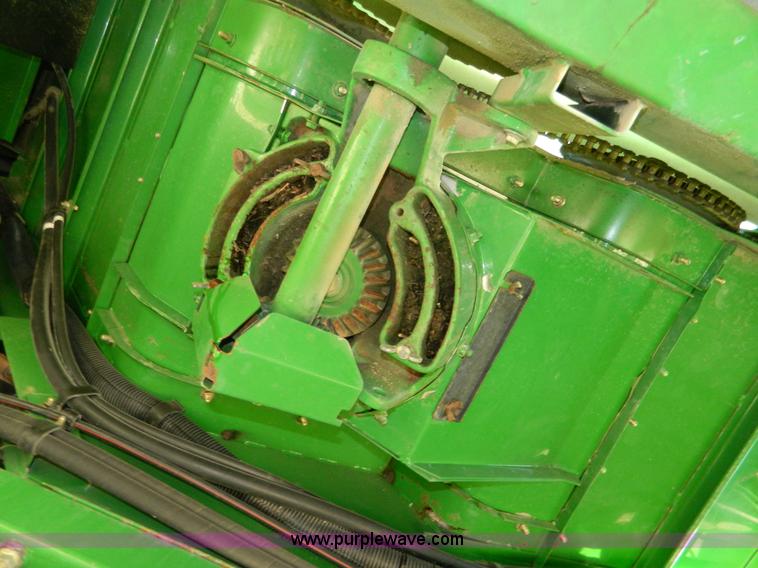 image for item G7762 2001 John Deere 9750 STS combine