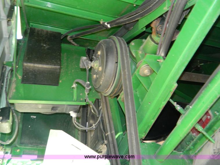 image for item G7762 2001 John Deere 9750 STS combine