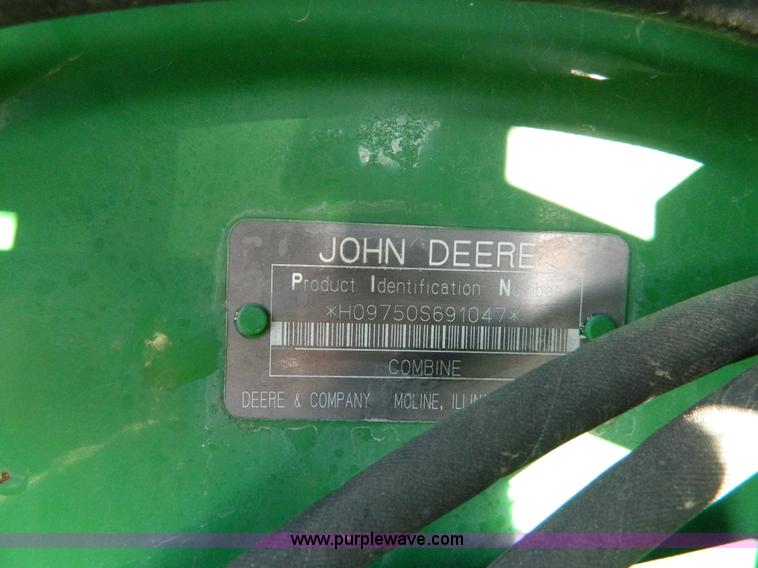 image for item G7762 2001 John Deere 9750 STS combine