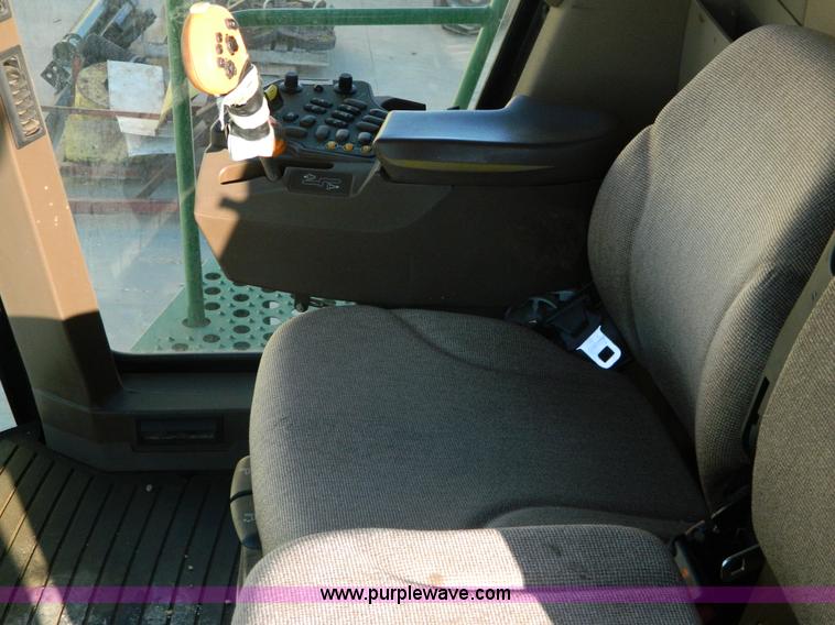 image for item G7762 2001 John Deere 9750 STS combine