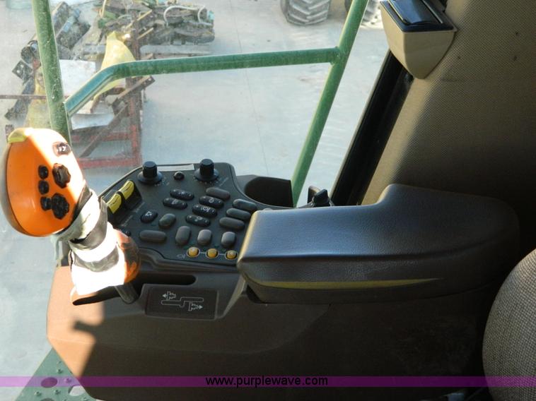 image for item G7762 2001 John Deere 9750 STS combine