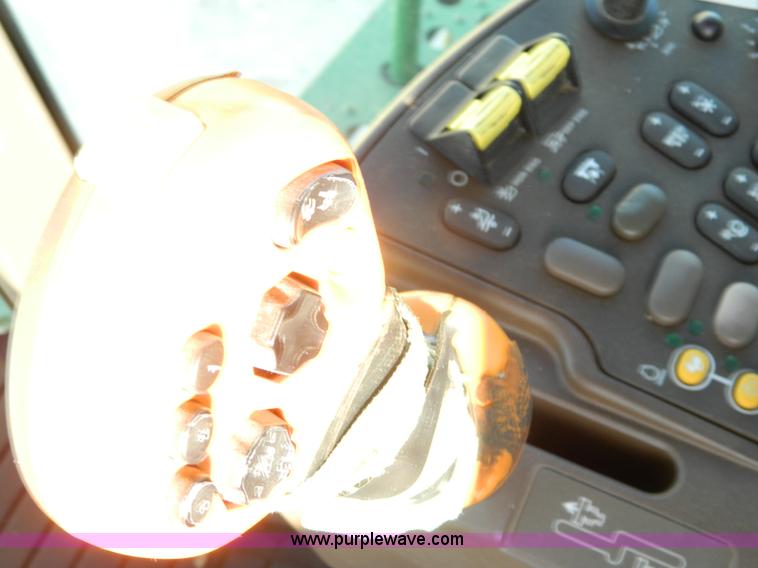 image for item G7762 2001 John Deere 9750 STS combine