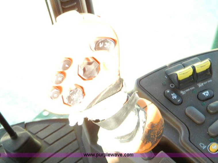 image for item G7762 2001 John Deere 9750 STS combine