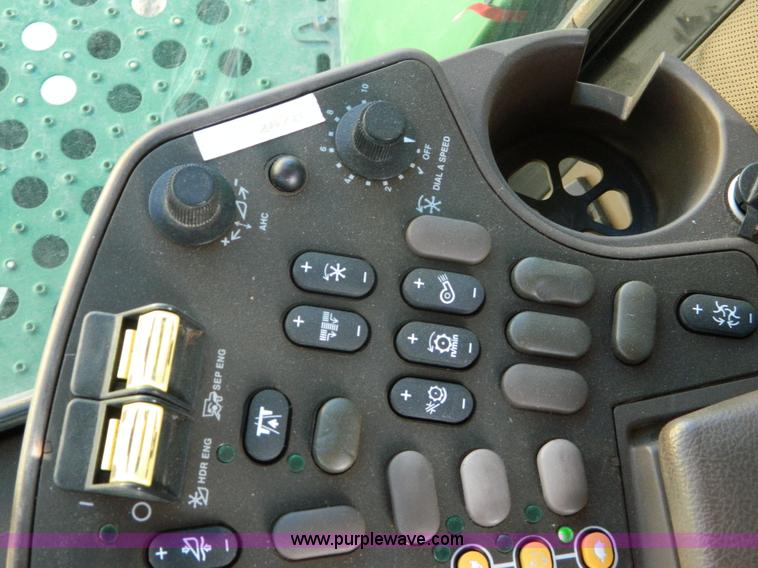 image for item G7762 2001 John Deere 9750 STS combine