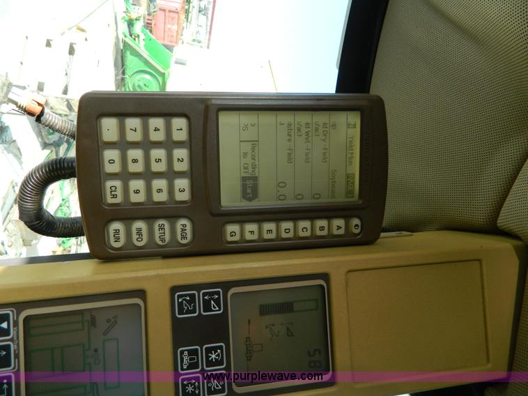 image for item G7762 2001 John Deere 9750 STS combine