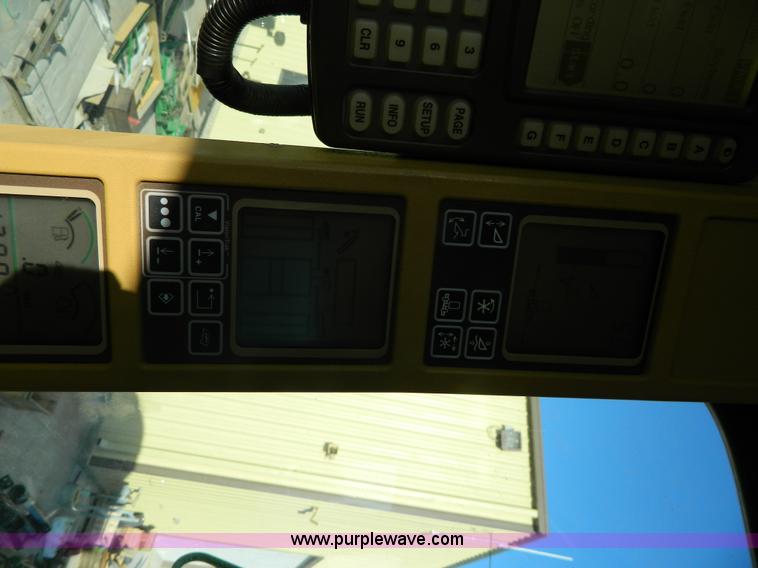 image for item G7762 2001 John Deere 9750 STS combine