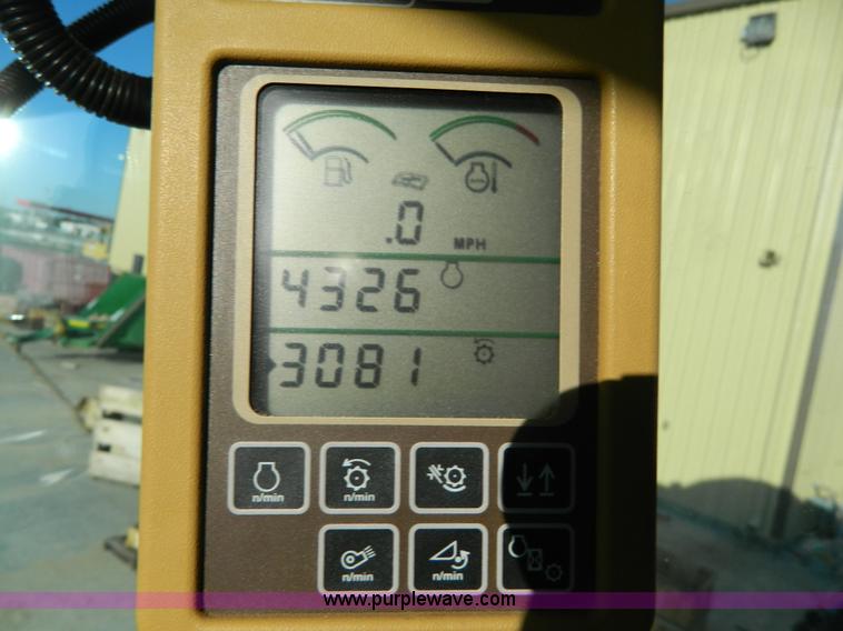 image for item G7762 2001 John Deere 9750 STS combine