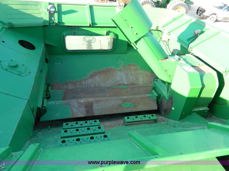 image for item G7762 2001 John Deere 9750 STS combine