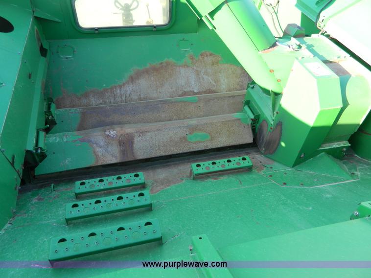 image for item G7762 2001 John Deere 9750 STS combine