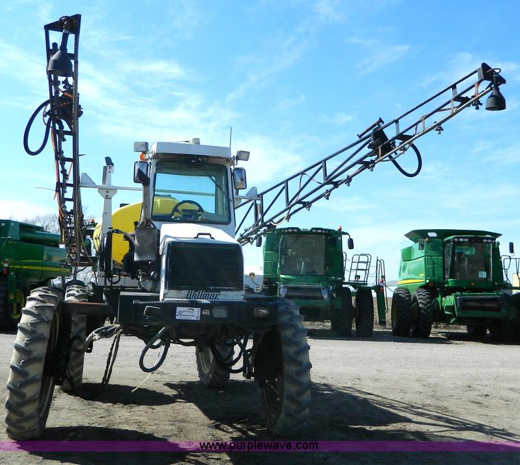 image for item G7763 1994 Willmar 760 self-propelled sprayer