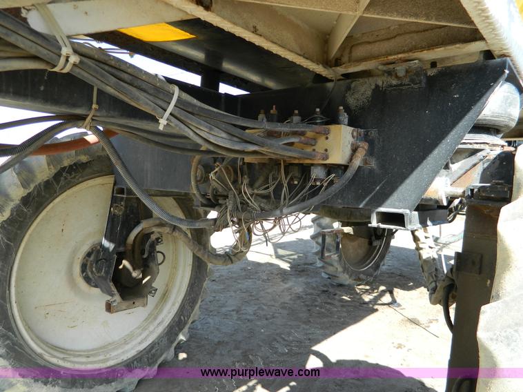 image for item G7763 1994 Willmar 760 self-propelled sprayer