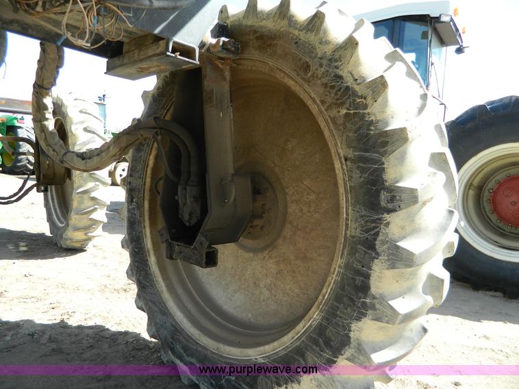 image for item G7763 1994 Willmar 760 self-propelled sprayer