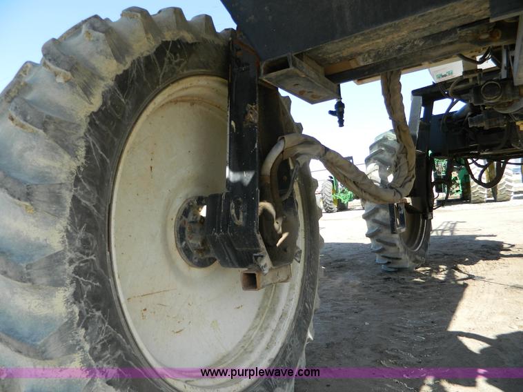 image for item G7763 1994 Willmar 760 self-propelled sprayer