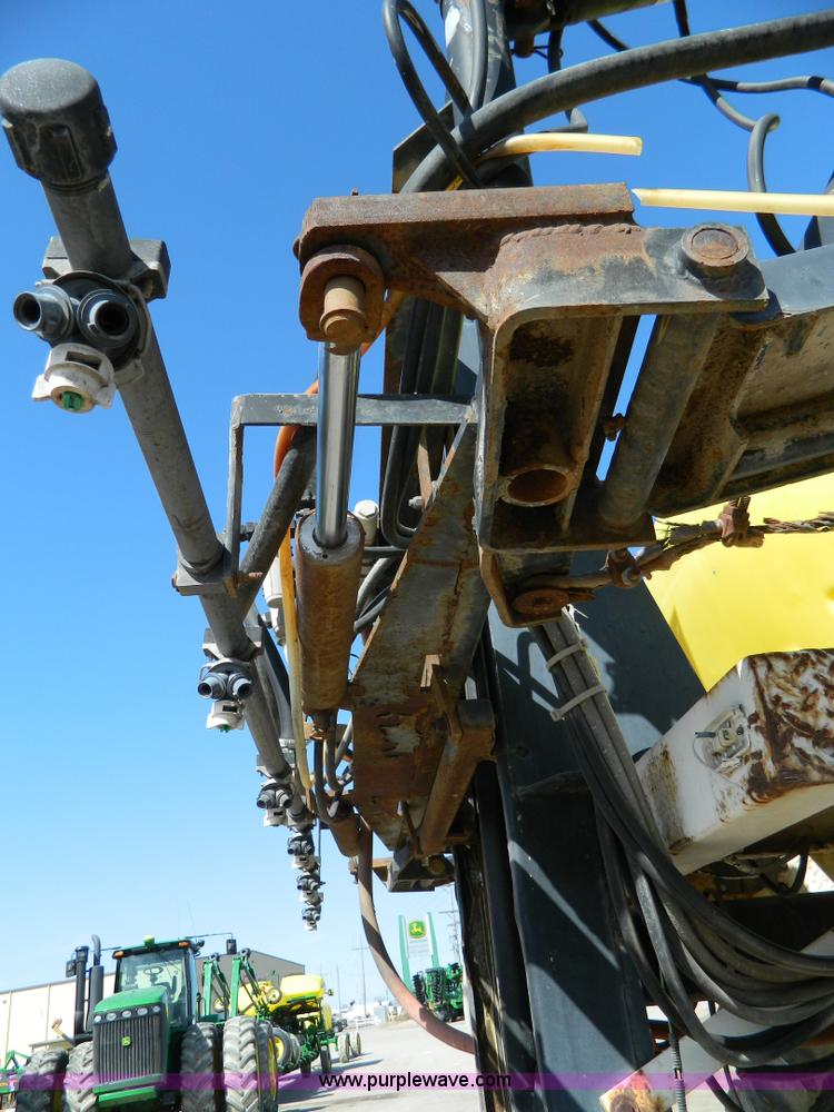 image for item G7763 1994 Willmar 760 self-propelled sprayer