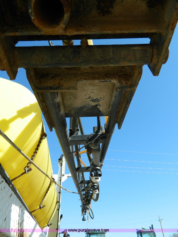 image for item G7763 1994 Willmar 760 self-propelled sprayer