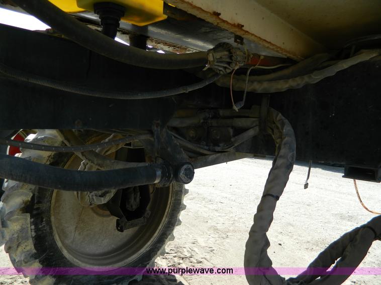 image for item G7763 1994 Willmar 760 self-propelled sprayer